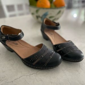 Clarks women’s shoes size 7 1/2